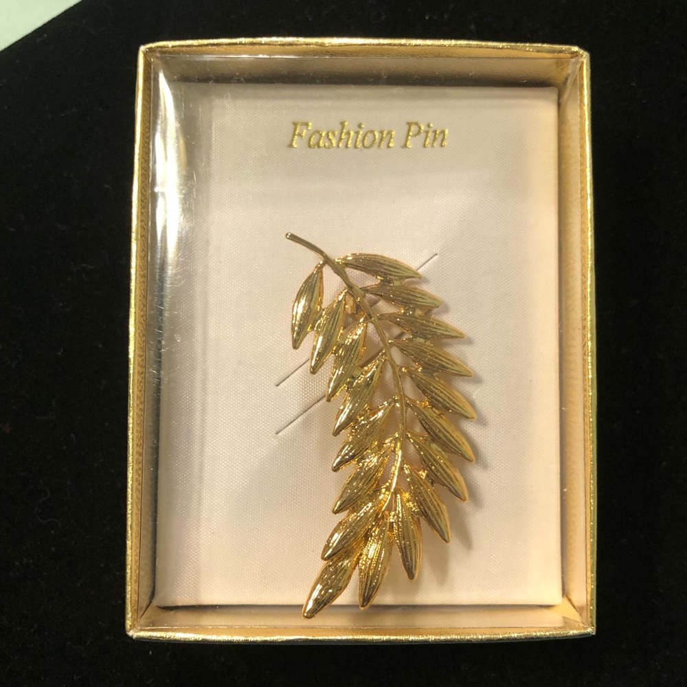 NIB Costume Leaf Brooch